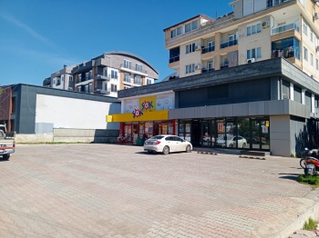 Beşkonaklılar'da Ana Cad. Üzeri Kurumsal Kiracılı 3 Katlı Dükkan