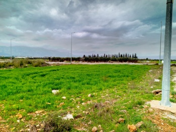 Döşemealtı Yeşilbayır’da 861 m² Köşe Konumlu, Çift Cepheli Villa İmarlı Arsa