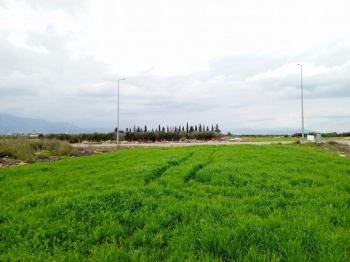 Döşemealtı Yeşilbayır’da 861 m² Köşe Konumlu, Çift Cepheli Villa İmarlı Arsa