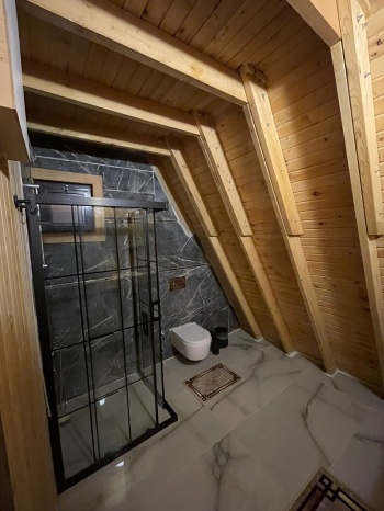 HİSARÇANDIR DA EŞSİZ MANZARALI SATILIK DAĞ EVİ