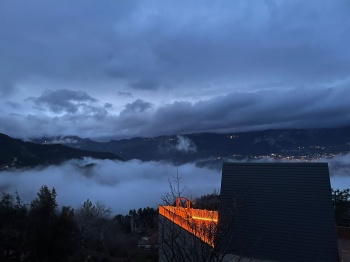 HİSARÇANDIR DA EŞSİZ MANZARALI SATILIK DAĞ EVİ
