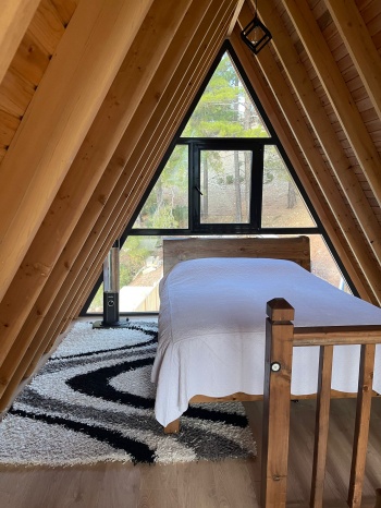 HİSARÇANDIR DA EŞSİZ MANZARALI SATILIK DAĞ EVİ