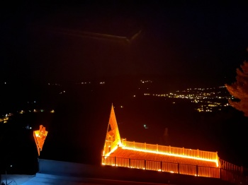 HİSARÇANDIR DA EŞSİZ MANZARALI SATILIK DAĞ EVİ