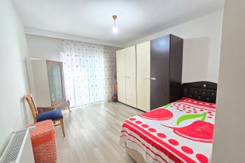 KONYAALTI ALTINKUMDA ASANSARLÜ DENİZE 250 METRE EŞYALI LÜX DAİRE