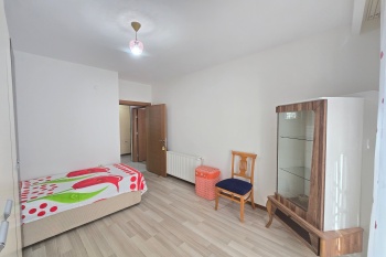 KONYAALTI ALTINKUMDA ASANSARLÜ DENİZE 250 METRE EŞYALI LÜX DAİRE