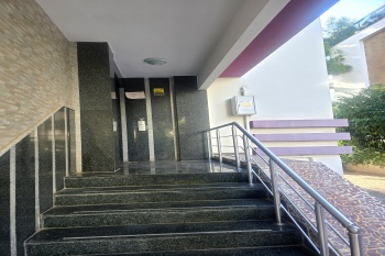 KONYAALTI ALTINKUMDA ASANSARLÜ DENİZE 250 METRE EŞYALI LÜX DAİRE