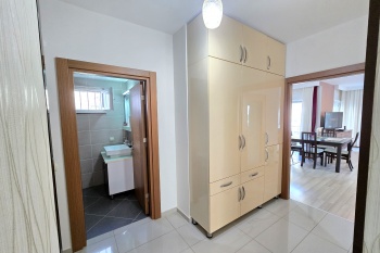 KONYAALTI ALTINKUMDA ASANSARLÜ DENİZE 250 METRE EŞYALI LÜX DAİRE