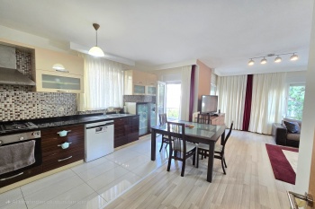 KONYAALTI ALTINKUMDA ASANSARLÜ DENİZE 250 METRE EŞYALI LÜX DAİRE