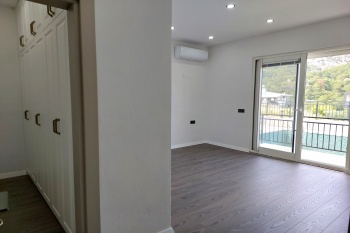 KONYAALTI GEDELLER'DE DENİZ VE DOĞA MANZARALI SIFIR VİLLA
