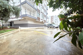 YILDIZ MAH.'DE ANA CADDE ÜZERİ ASANSÖRLÜ ARAKAT GENİŞ 3+1